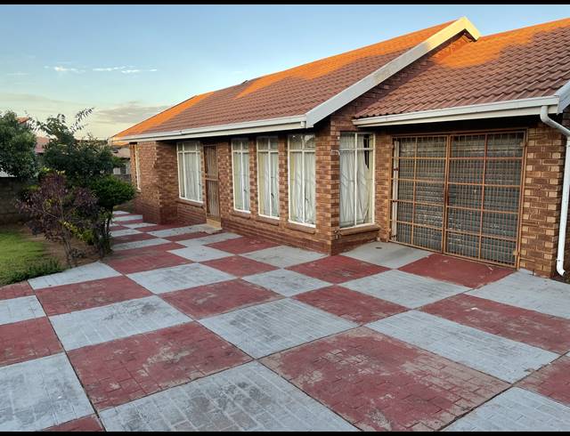 3 BEDROOM FREESTANDING FOR SALE IN SOSHANGUVE DD